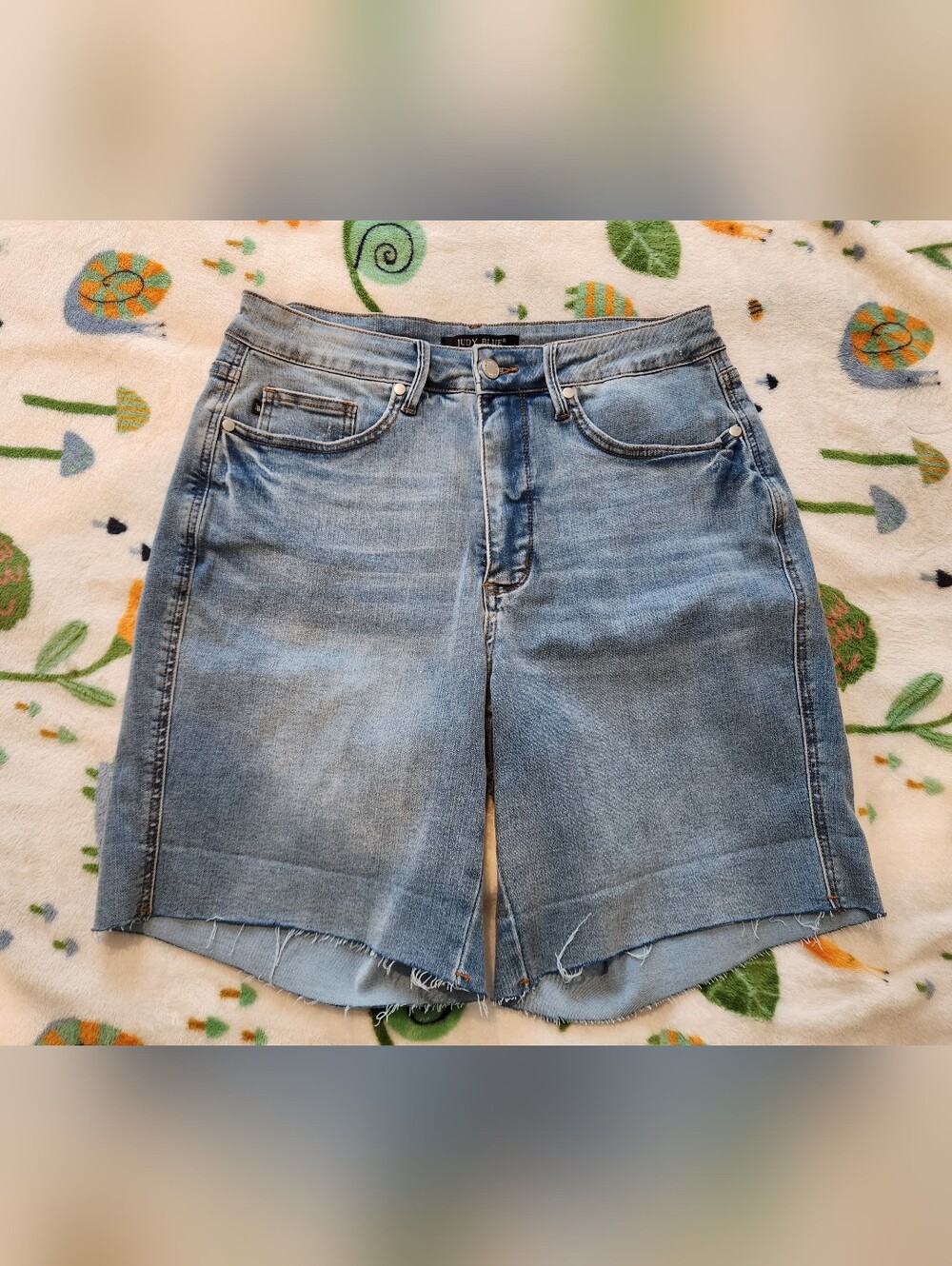 Judy Blue High-Waisted Light Wash Denim Bermuda Shorts In Size 1xl.
